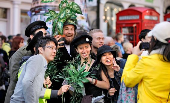 Show performers A company gives a sample performance on Edinburgh High Street to advertise its show. Photograph by Paul Dodds]